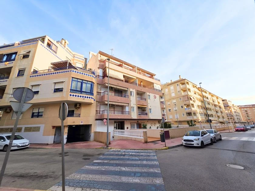 SE ALQUILA BONITO APARTAMENTO CÉNTRICO EN GUARDAMAR