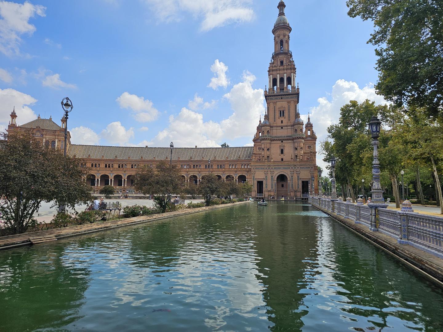 SEVILLA Y SU PRECIOSA PLAZA DE ESPAÑA.