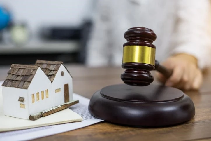 Responsabilitats legals per mal ús dels diners de la comunitat