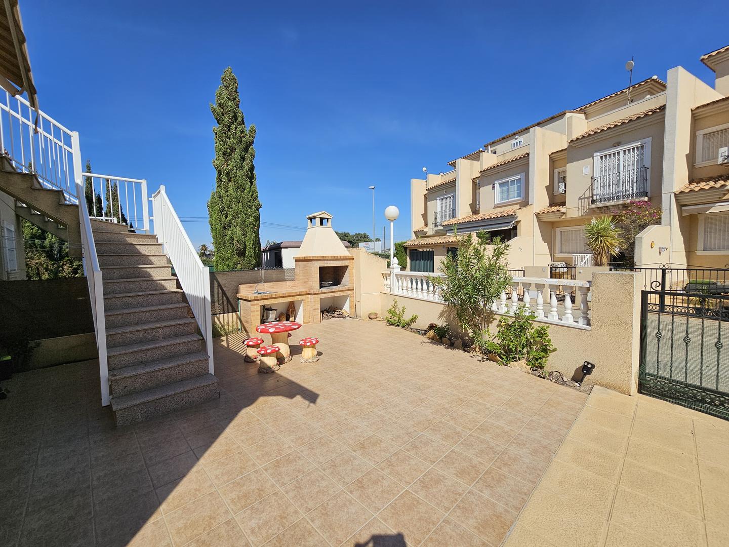 ALQUILER DE LA SEMANA CHALET PAREADO EN GUARDAMAR
