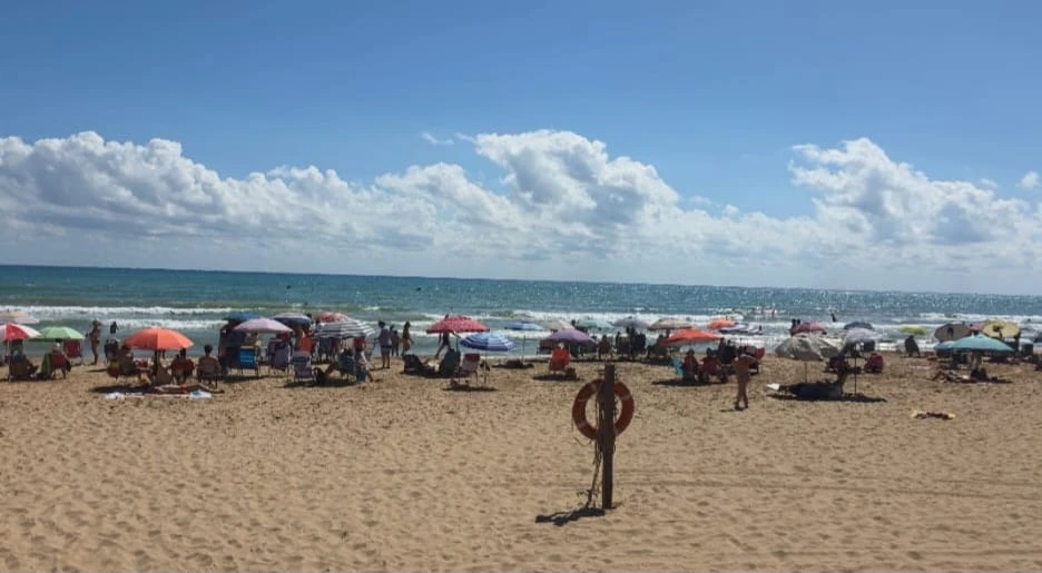 Playa de Roquetas. El verano no ha acabado