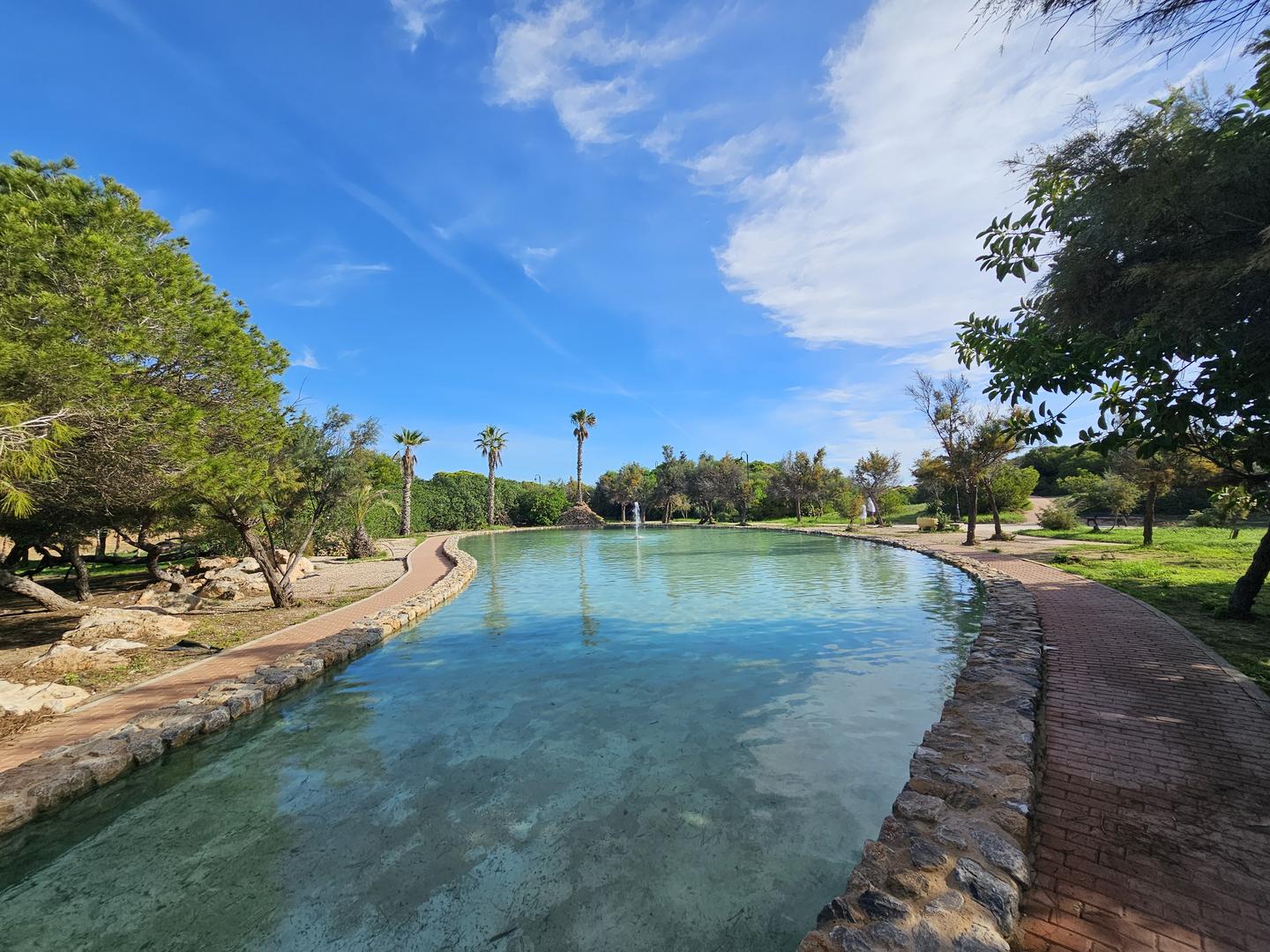 Agua pasada no mueve molinos.