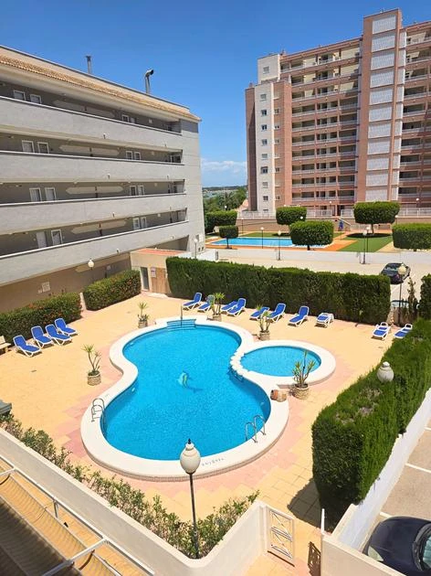 VENDEMOS APARTAMENTO CON PISCINA Y 2 DORMITORIOS. 159.100 €