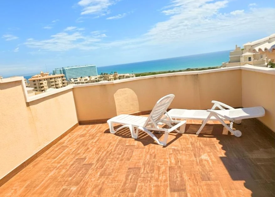 VENDEMOS CHALET EN URBANIZACIÓN PÓRTICO MAR. PVP: 399.990 €