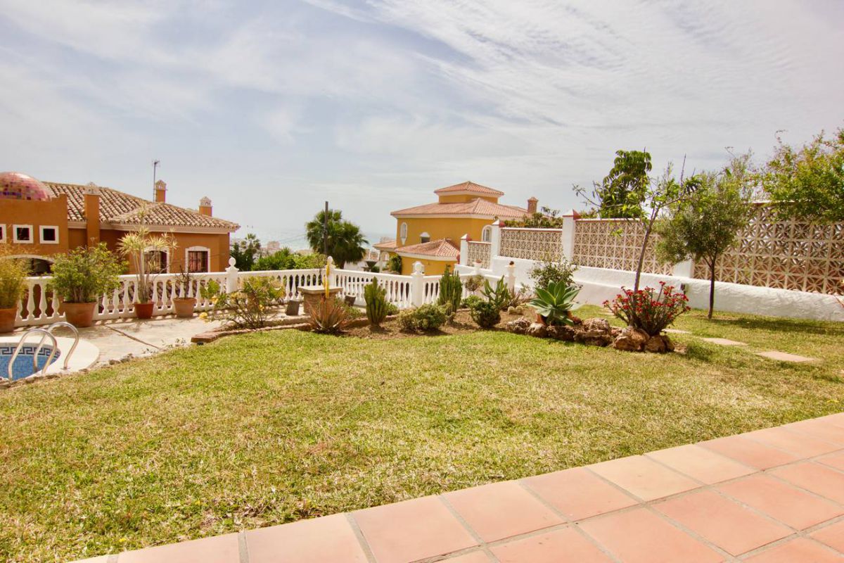Ref: LUQ-R2893379. Casa / Chalet en Costa
