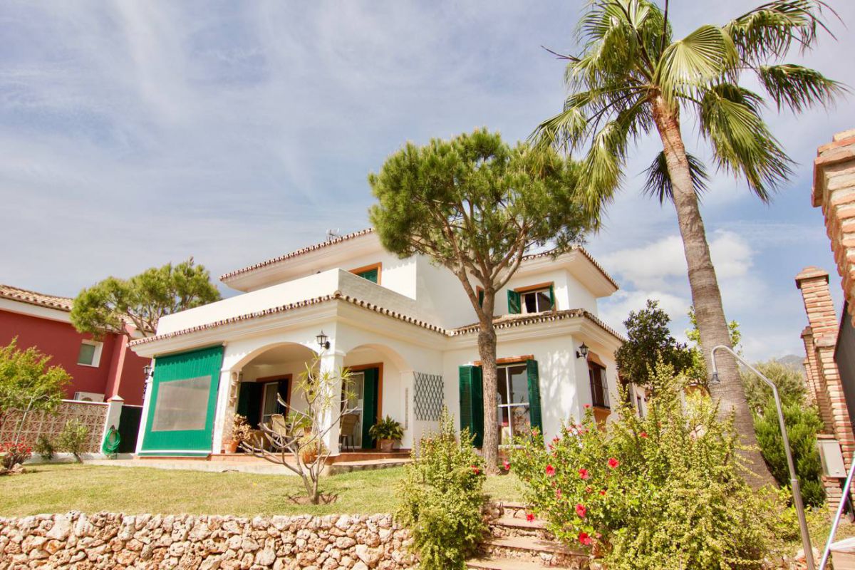 Ref: LUQ-R2893379. Casa / Chalet en Costa