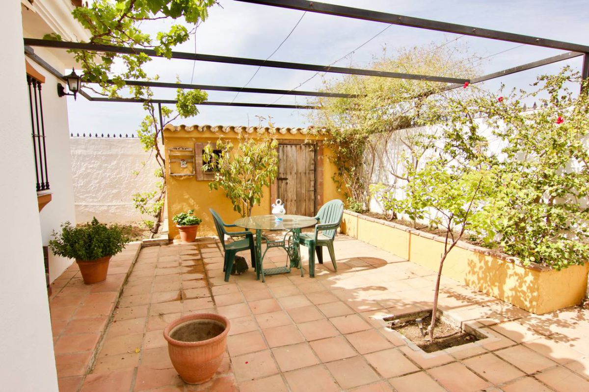 Ref: LUQ-R2893379. Casa / Chalet en Costa