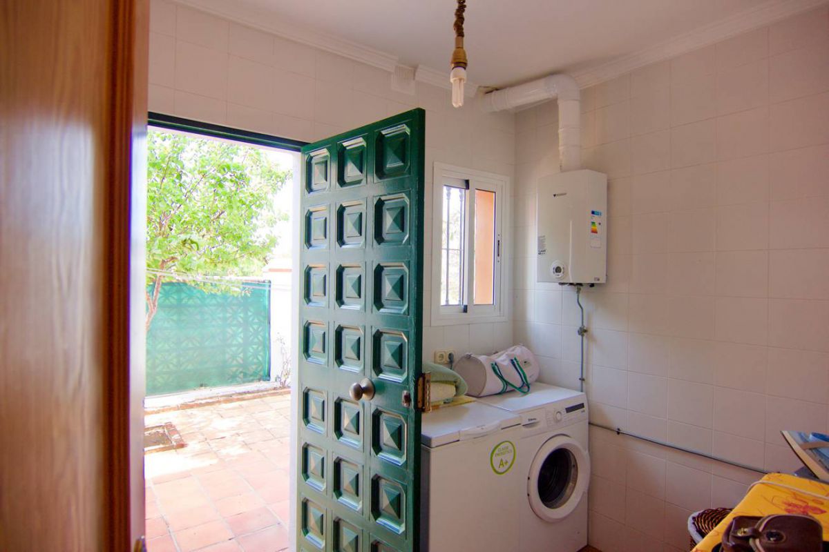 Ref: LUQ-R2893379. Casa / Chalet en Costa