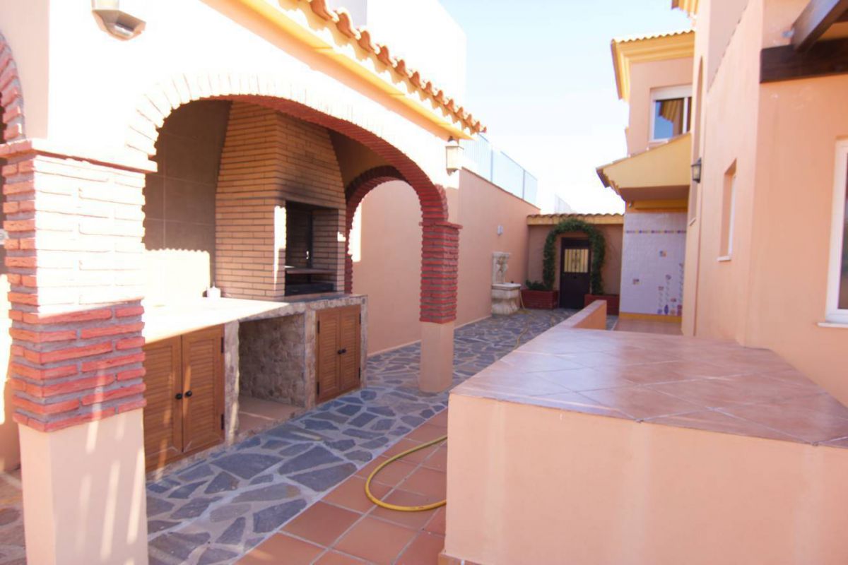 Ref: LUQ-R2831783. Casa / Chalet en Torrequebrada