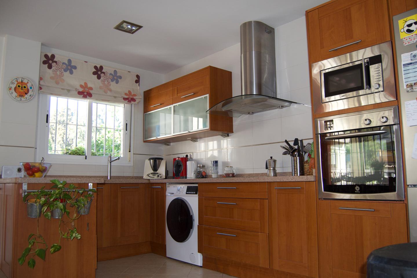 Ref: LUQ-R3546643. Casa / Chalet en Benalmádena