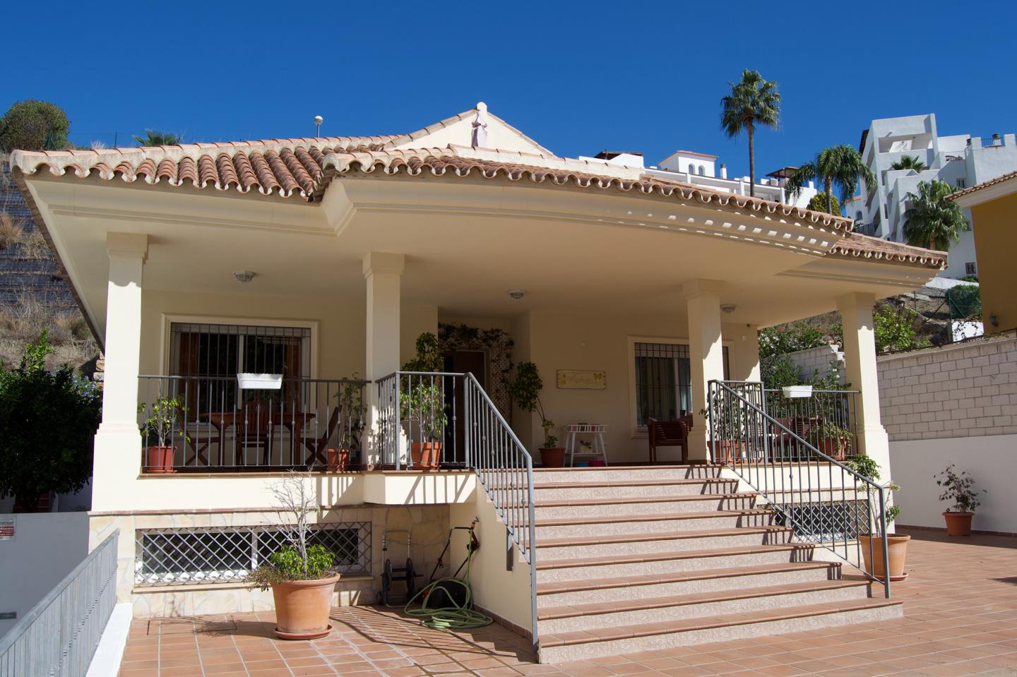 Ref: LUQ-R3546643. Casa / Chalet en Benalmádena