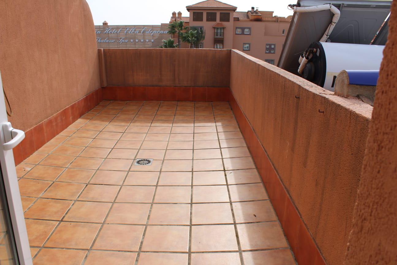 Casa pareada de 4 dormitorios en venta en Estepona, Málaga