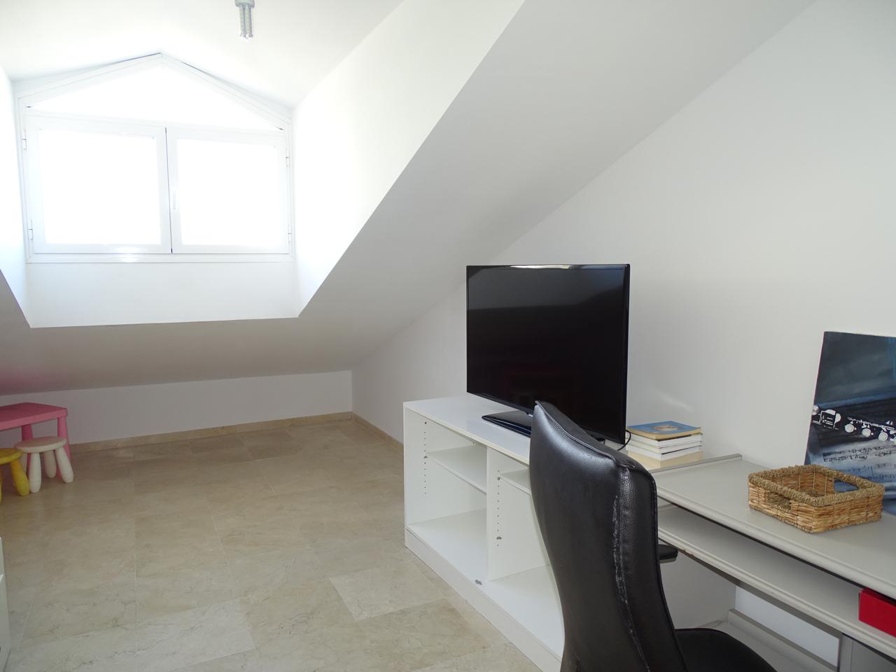 Ref: MKAMAR90. Dúplex en torrequebrada