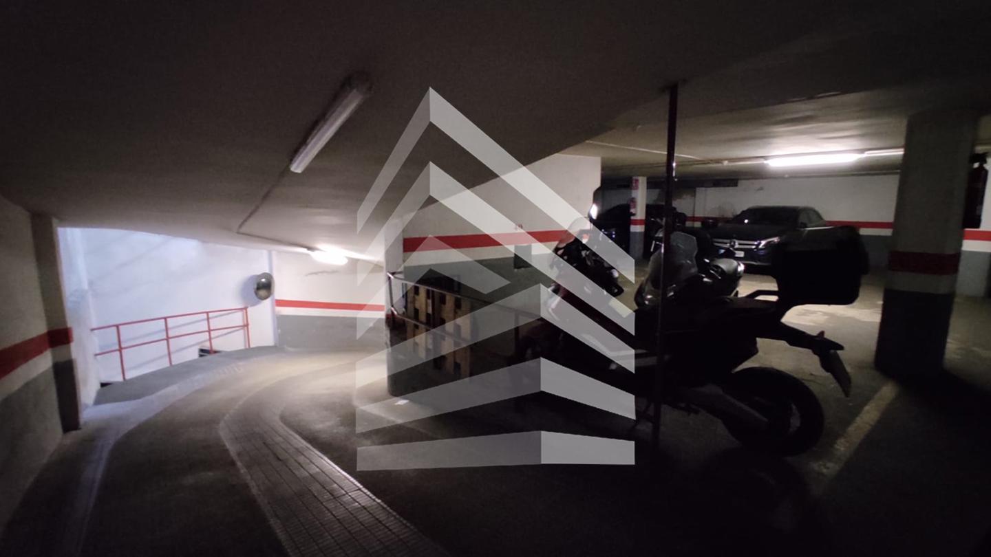 parking en barcelona · les-corts €