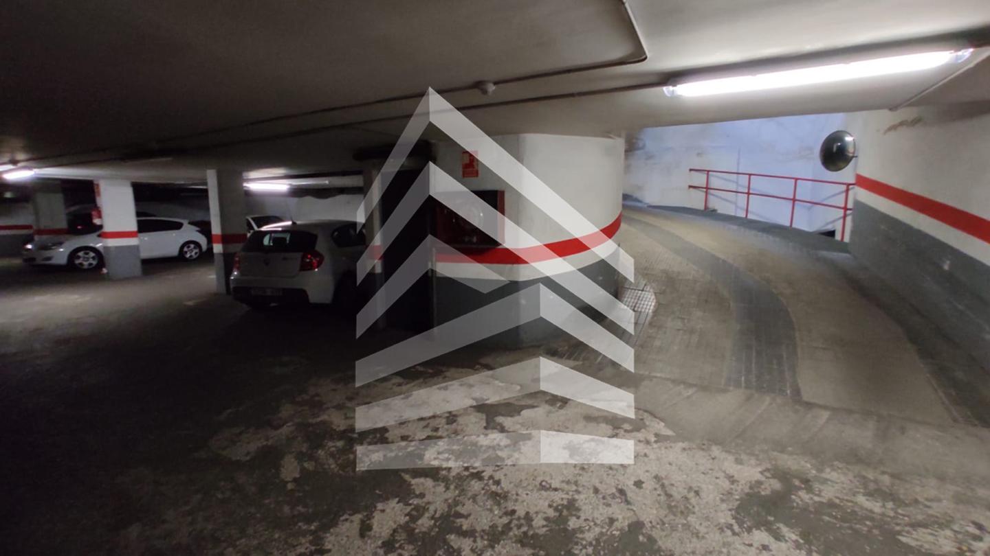 parking en barcelona · les-corts €