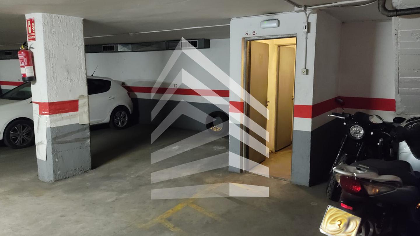 parking en barcelona · les-corts €