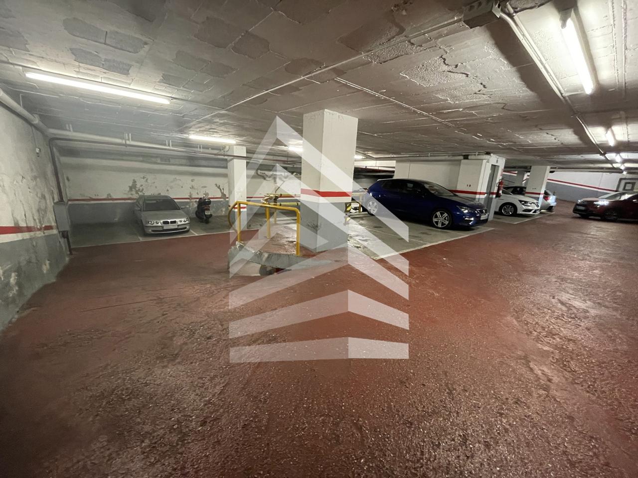 parking en barcelona · les-corts €