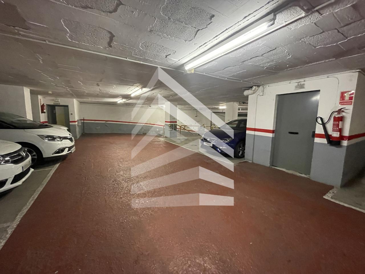 parking en barcelona · les-corts €