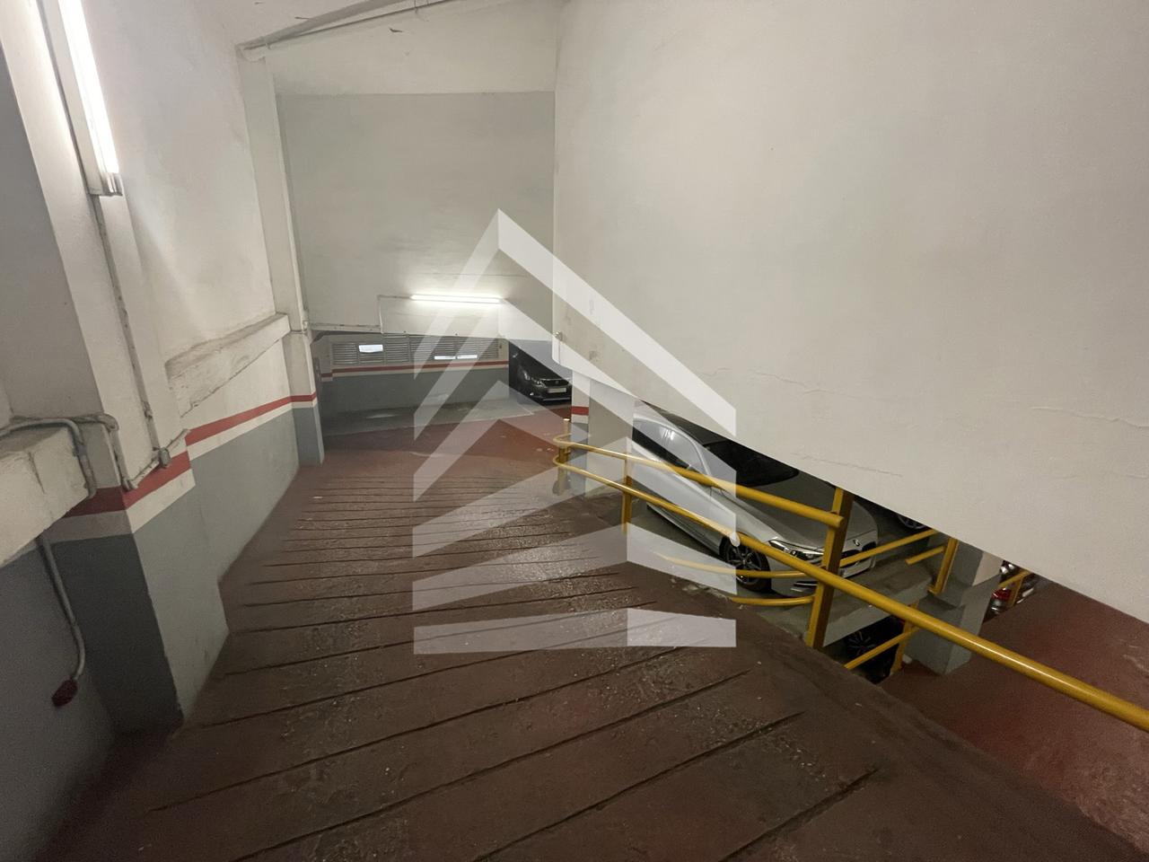 parking en barcelona · les-corts €