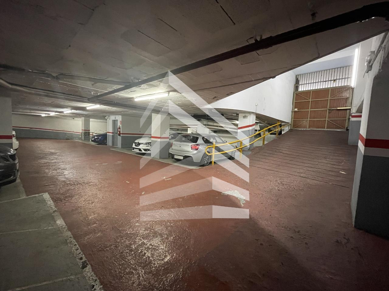 parking en barcelona · les-corts €