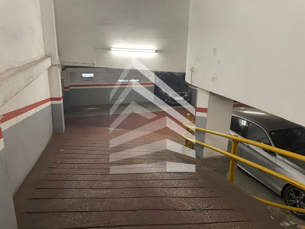 parking en barcelona · les-corts €