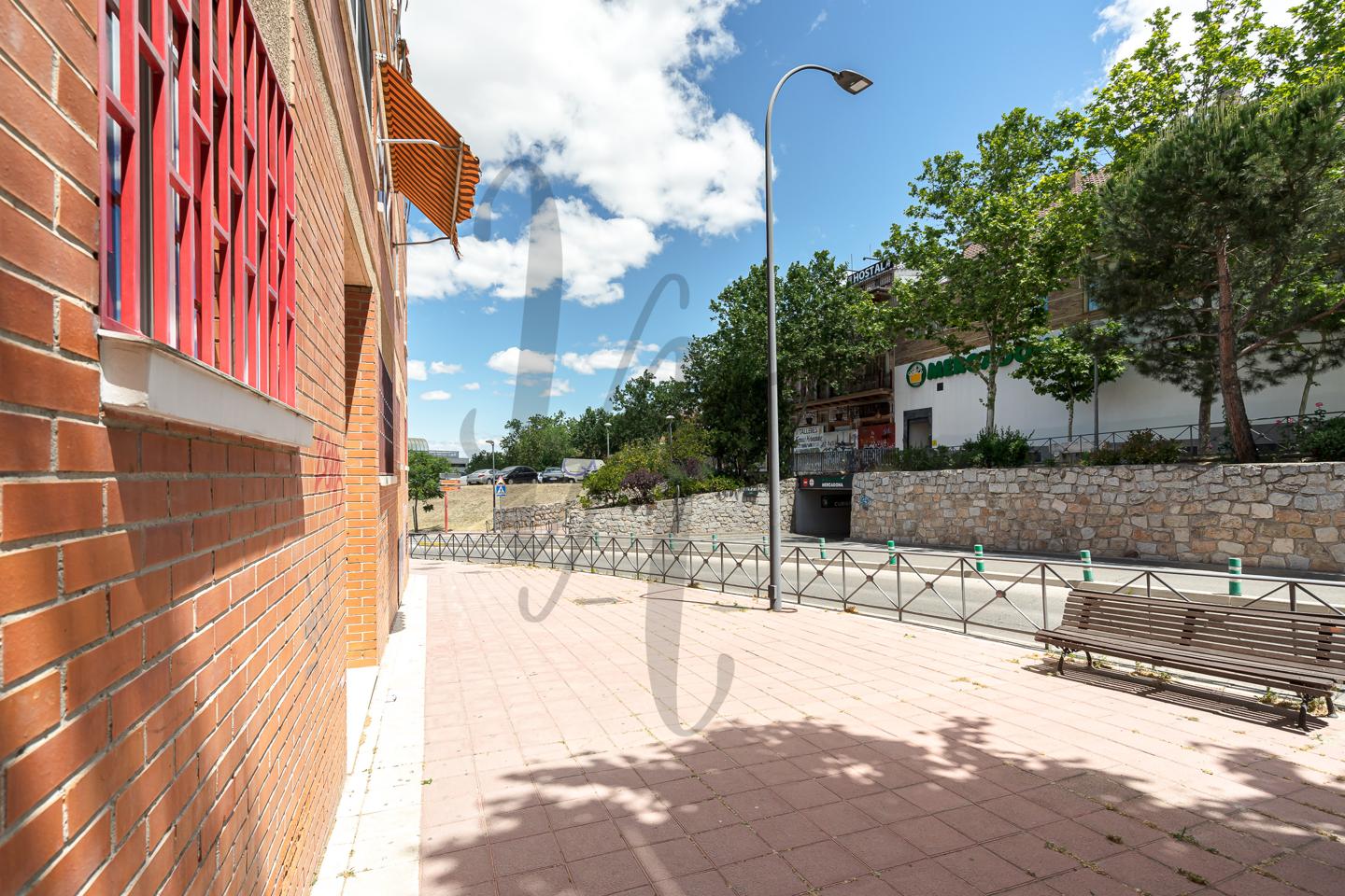 pisos en san-sebastian-de-los-reyes · avenida-navarrondan-28702 €