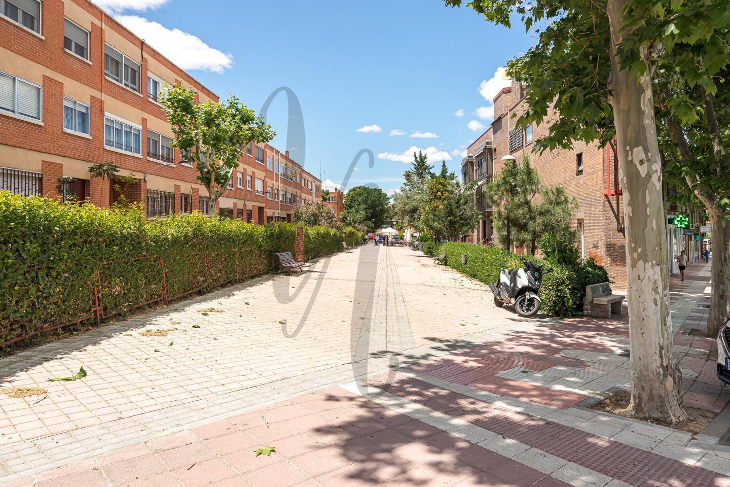 pisos en san-sebastian-de-los-reyes · avenida-navarrondan-28702 €