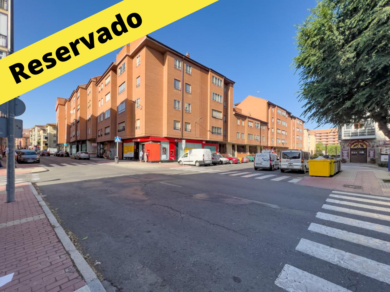 Vivienda junto a la Av. Juan Pablo II con GARAJE y con TRASTERO incluido en el precio.