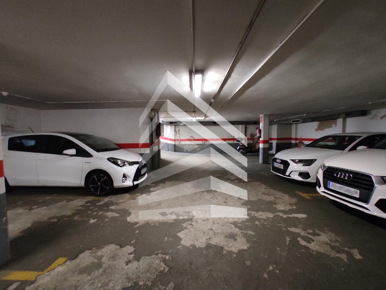 parking en barcelona · les-corts €