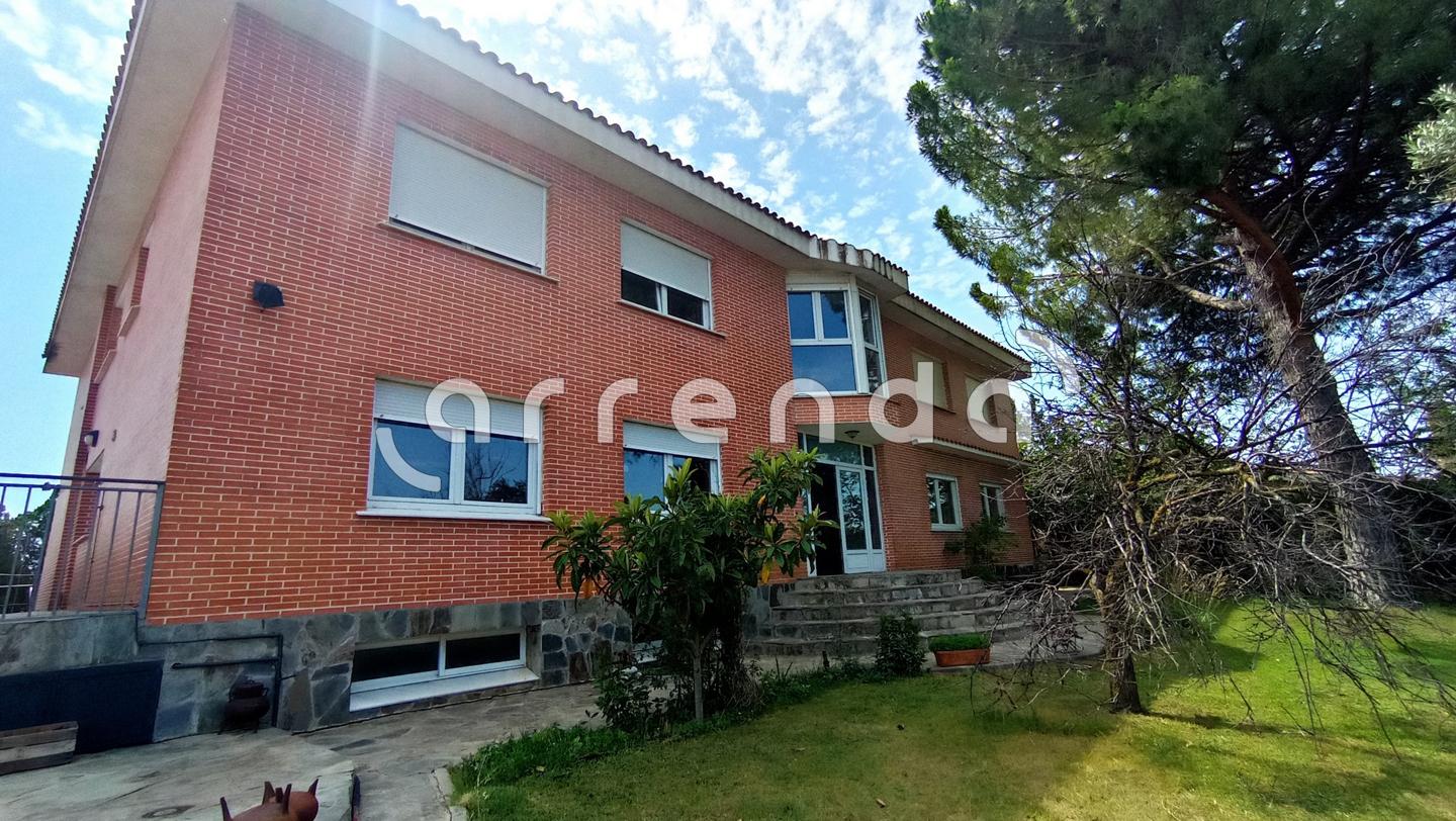 villas en villalbilla · calle-almeria-28810 1050000€