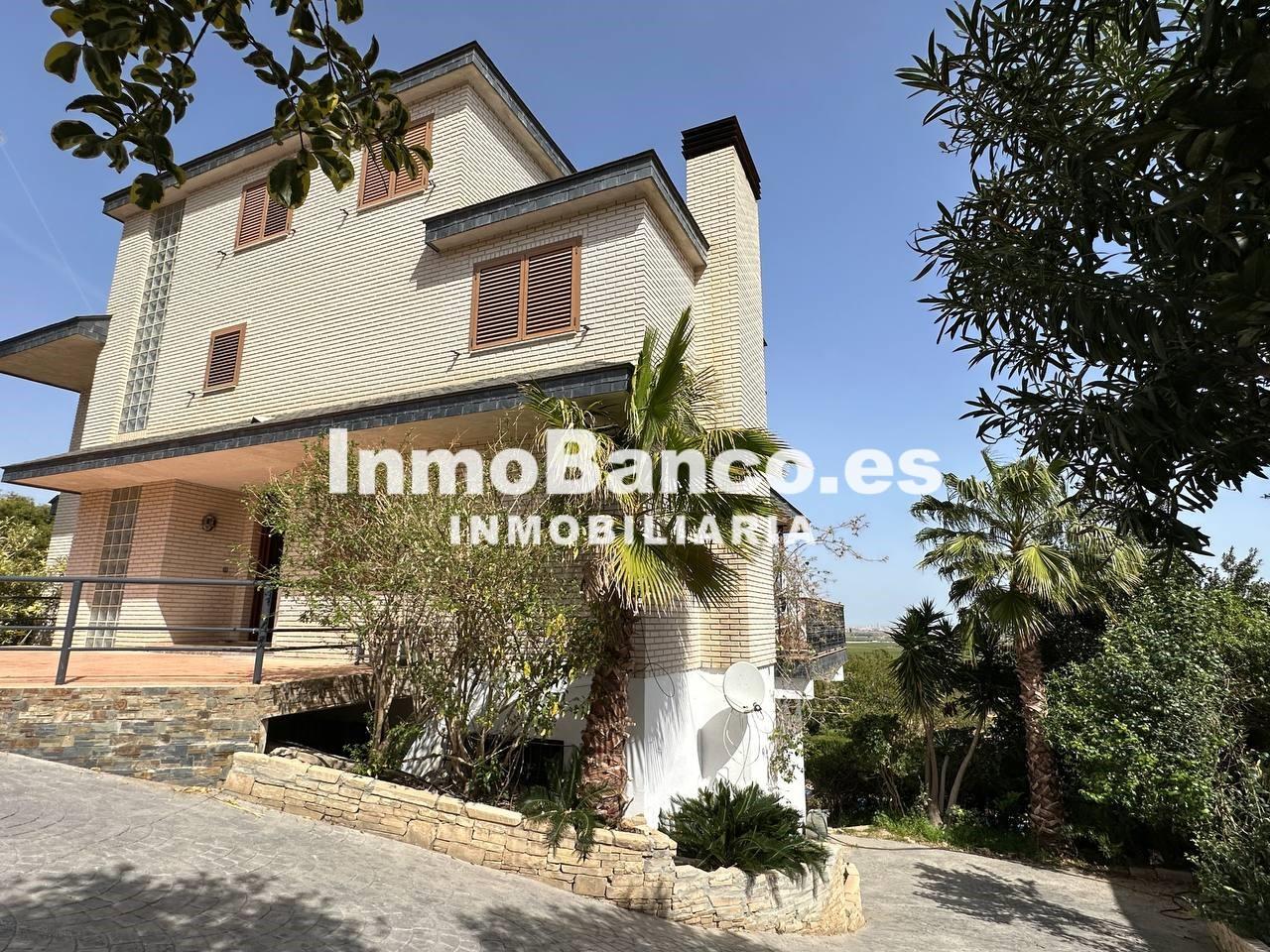 Casa / chalet en Chiva, Valencia de 300 m2