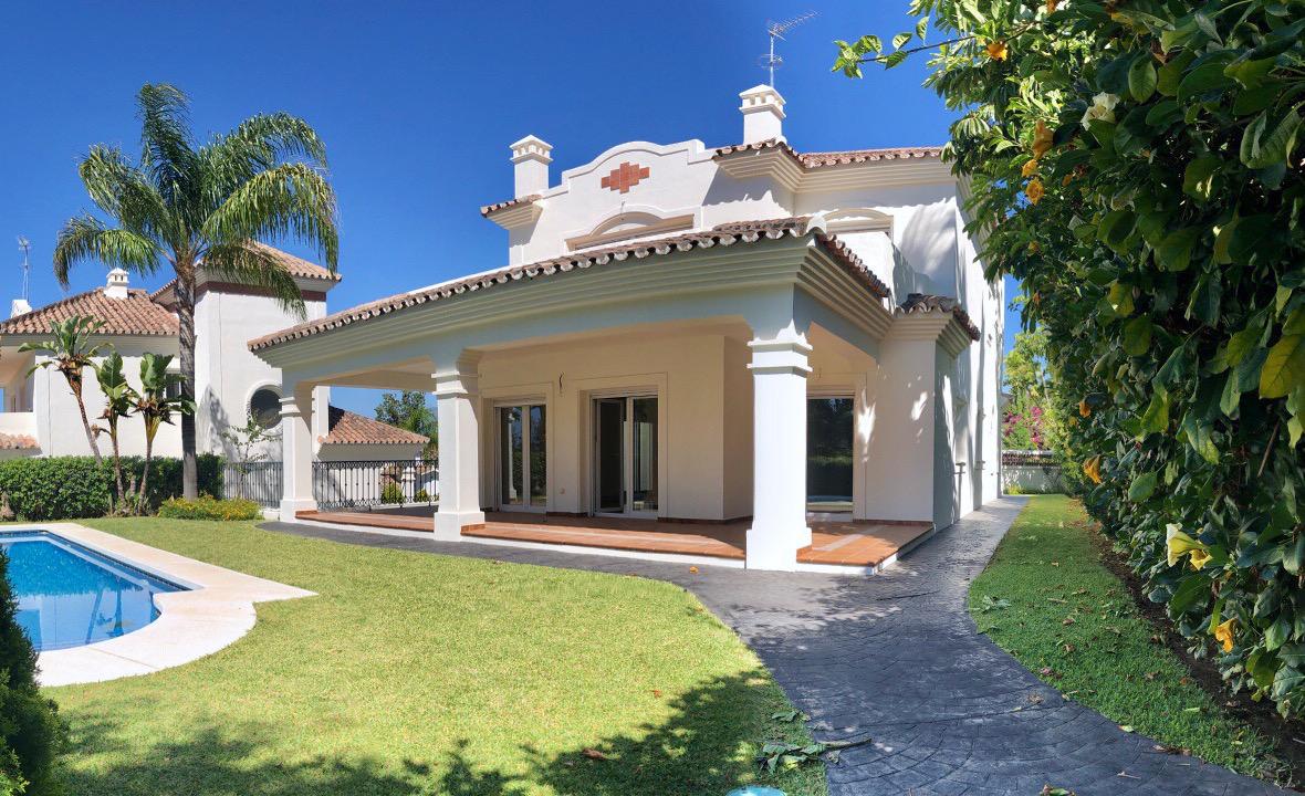 MIR Estates Casa / Chalet en venta en San Pedro Alcántara de 410 m2