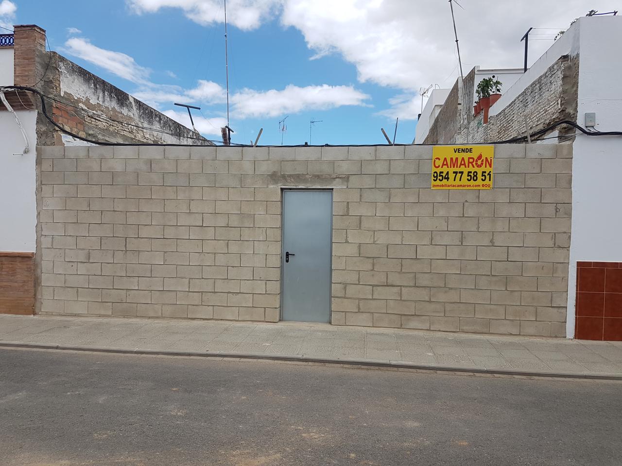 Terreno en venta en La Puebla del Río de 158 m2 REF:01042